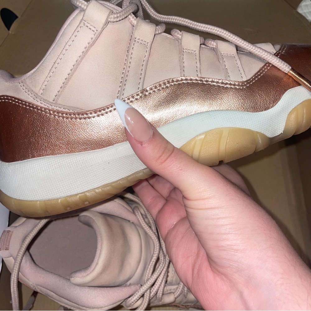 Wmns air jordan 11 red bronze rose gold size 7.5